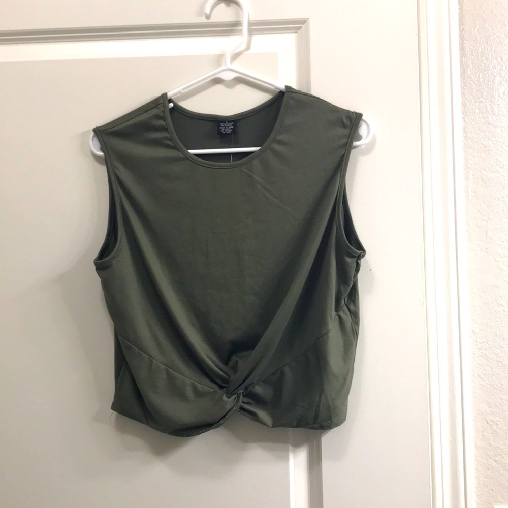 NWT Workout crop top